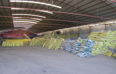 發(fā)酵曬干的干雞屎糞便有機(jī)肥料